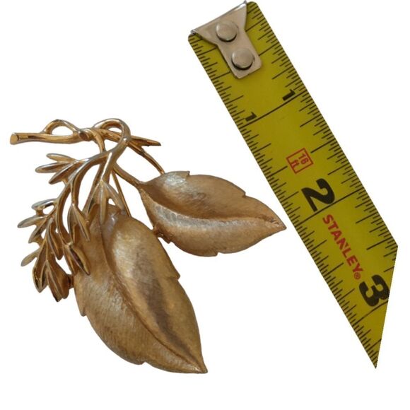 Sarah Coventry Leaf Brooch Branch Pin Sea Whispers Gold Tone Baroque Rococo 60s. - Picture 2 of 16